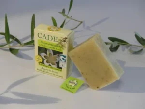 Savon artisanal au Cade Natur'Aile avec emballage et savon présenté.